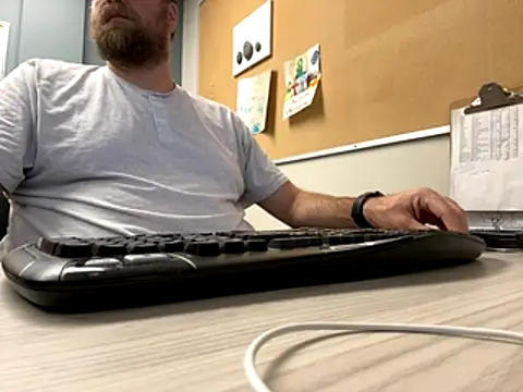 Snapshot of Bigbi6foot5 chatting on November 6, 2025, 12:31 pm Bigbi6foot5 online show from November 6, 2025, 12:31 pm