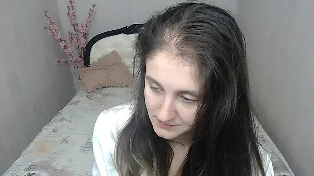 Holliy Cooper online show from December 17, 2025, 9:58 am