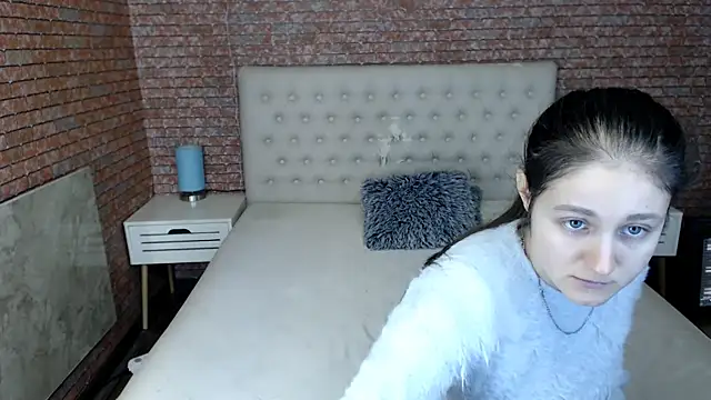 Snapshot of Holliy_Cooper chatting on February 18, 2025, 1:33 pm Holliy Cooper online show from February 18, 2025, 1:33 pm