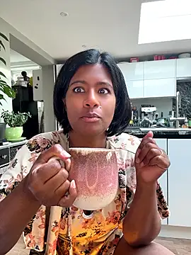 Snapshot of RoseMelanie chatting on July 19, 2026, 6:33 am RoseMelanie online show from July 19, 2026, 6:33 am