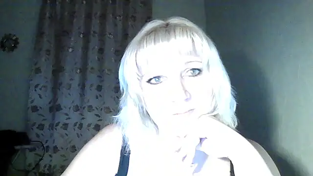 Snapshot of MeilomaWesa chatting on December 2, 2025, 1:57 pm MeilomaWesa online show from December 2, 2025, 1:57 pm