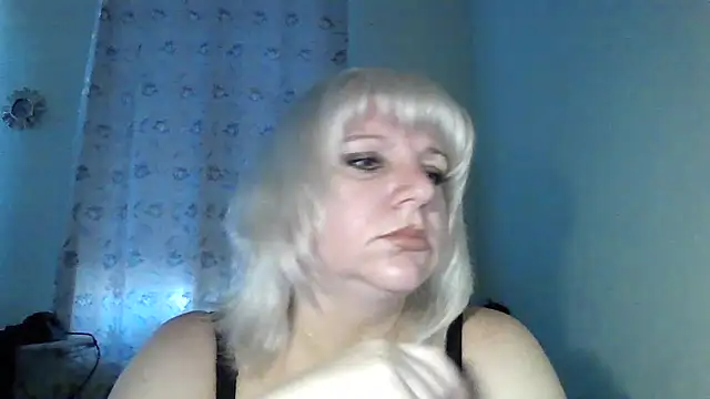 Snapshot of MeilomaWesa chatting on November 18, 2025, 6:28 am MeilomaWesa online show from November 18, 2025, 6:28 am