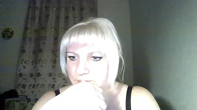 Snapshot of MeilomaWesa chatting on November 17, 2025, 3:49 pm MeilomaWesa online show from November 17, 2025, 3:49 pm