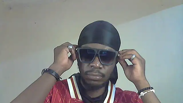 Snapshot of BIGDICKMULLAH chatting on September 17, 2025, 10:23 pm BIGDICKMULLAH online show from September 17, 2025, 10:23 pm
