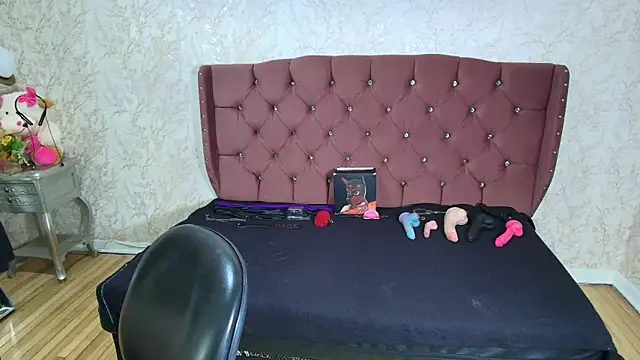 Snapshot of HannaCarrter chatting on November 10, 2025, 11:15 am HannaCarrter online show from November 10, 2025, 11:15 am