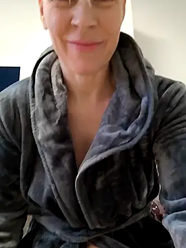 Snapshot of DarleenHot chatting on December 22, 2024, 10:38 am DarleenHot online show from December 22, 2024, 10:38 am