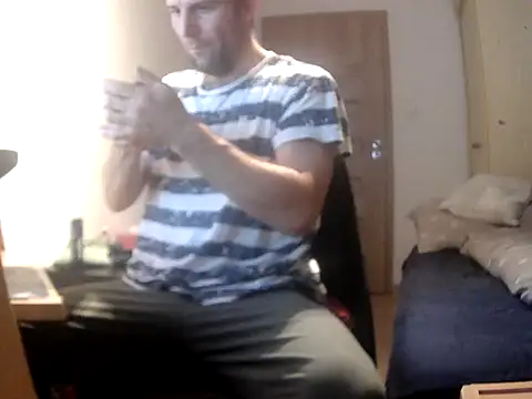 Snapshot of matejk chatting on October 31, 2025, 6:04 pm matejk online show from October 31, 2025, 6:04 pm