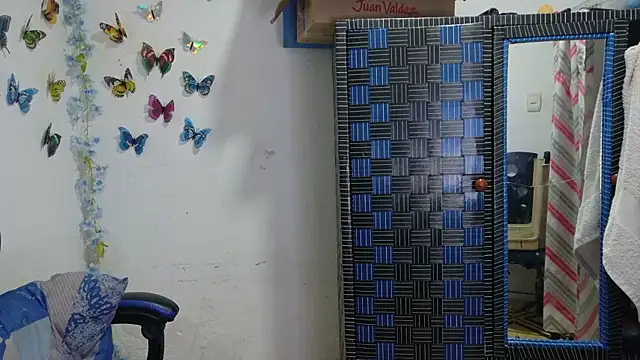 lucy hairypussy83 online show from January 19, 2026, 11:36 am