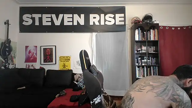 Snapshot of StevenRiseNYC chatting on June 11, 2026, 10:29 pm StevenRiseNYC online show from June 11, 2026, 10:29 pm