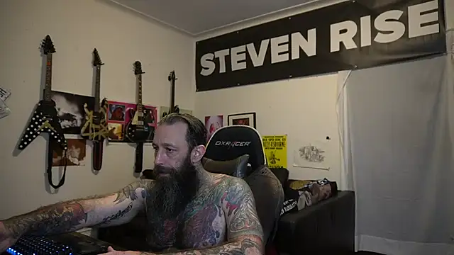 Snapshot of StevenRiseNYC chatting on May 26, 2026, 11:36 pm StevenRiseNYC online show from May 26, 2026, 11:36 pm
