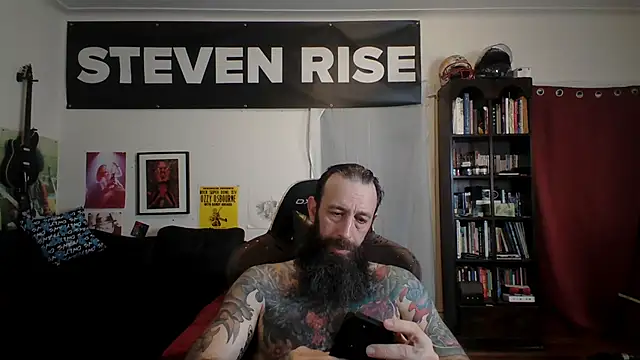 Snapshot of StevenRiseNYC chatting on June 8, 2026, 11:27 pm StevenRiseNYC online show from June 8, 2026, 11:27 pm