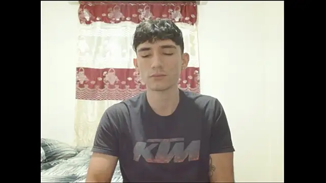 Snapshot of ChicoMaloFfF chatting on February 3, 2026, 12:43 am ChicoMaloFfF online show from February 3, 2026, 12:43 am