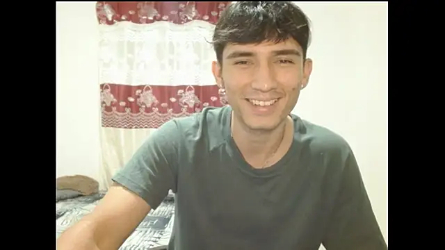 Snapshot of ChicoMaloFfF chatting on February 17, 2026, 1:47 am ChicoMaloFfF online show from February 17, 2026, 1:47 am