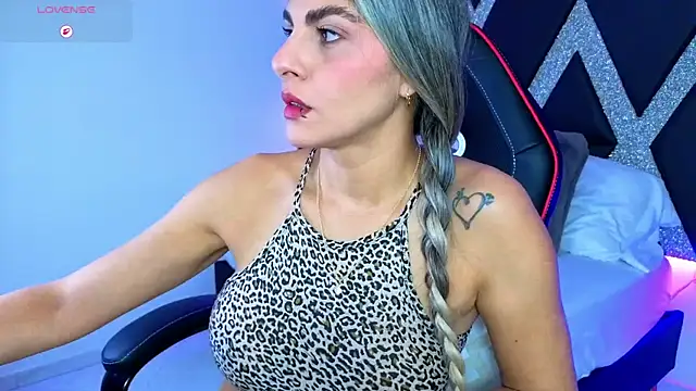 Snapshot of blonde_cat15 chatting on October 6, 2025, 2:13 am blonde cat15 online show from October 6, 2025, 2:13 am