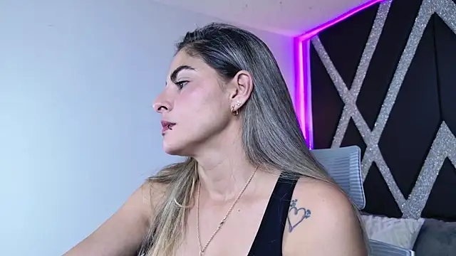 Snapshot of blonde_cat15 chatting on May 7, 2026, 12:37 am blonde cat15 online show from May 7, 2026, 12:37 am