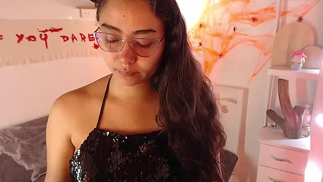 Snapshot of _Kim__M chatting on November 1, 2025, 12:32 pm Kim M online show from November 1, 2025, 12:32 pm