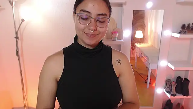 Snapshot of _Kim__M chatting on November 10, 2025, 1:05 pm Kim M online show from November 10, 2025, 1:05 pm