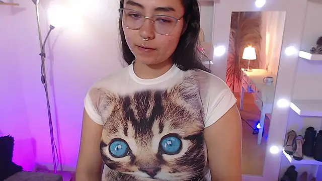 Snapshot of _Kim__M chatting on November 23, 2025, 6:51 pm Kim M online show from November 23, 2025, 6:51 pm