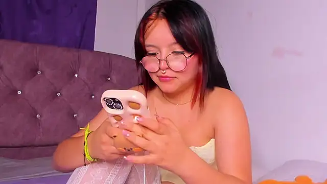 Snapshot of amy_18 chatting on September 13, 2025, 4:34 am amy 18 online show from September 13, 2025, 4:34 am
