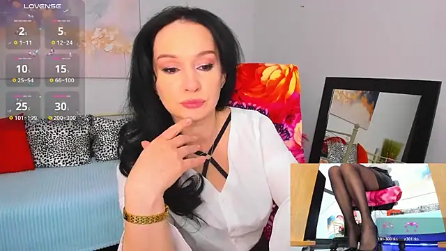 Sofia Ford online show from April 21, 2026, 1:17 pm