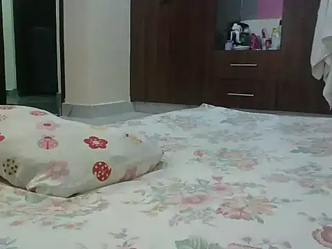 sweet-fancy online show from October 25, 2025, 6:08 pm