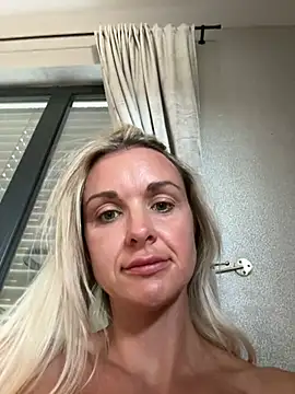 Snapshot of Bella-Tight chatting on June 27, 2026, 7:47 am Bella-Tight online show from June 27, 2026, 7:47 am