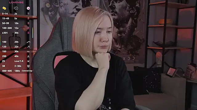 ReiYosimoto online show from November 9, 2025, 2:10 pm