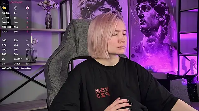 ReiYosimoto online show from November 26, 2025, 3:34 pm