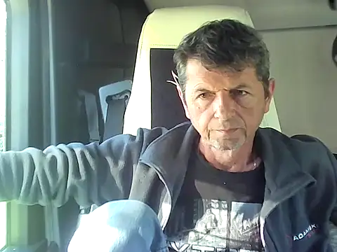 Snapshot of czarek888 chatting on October 11, 2025, 2:40 pm czarek888 online show from October 11, 2025, 2:40 pm