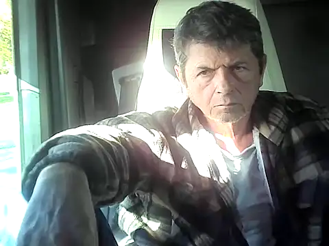 Snapshot of czarek888 chatting on October 25, 2025, 1:23 pm czarek888 online show from October 25, 2025, 1:23 pm