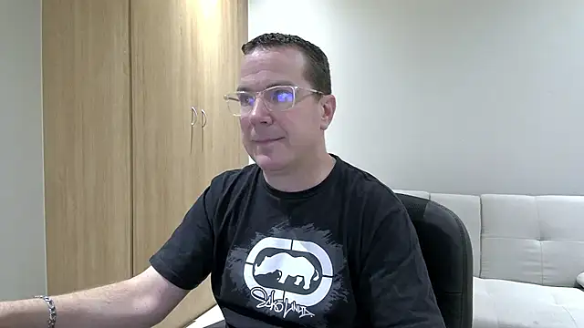 Snapshot of BrettJ81 chatting on October 6, 2025, 4:19 pm BrettJ81 online show from October 6, 2025, 4:19 pm