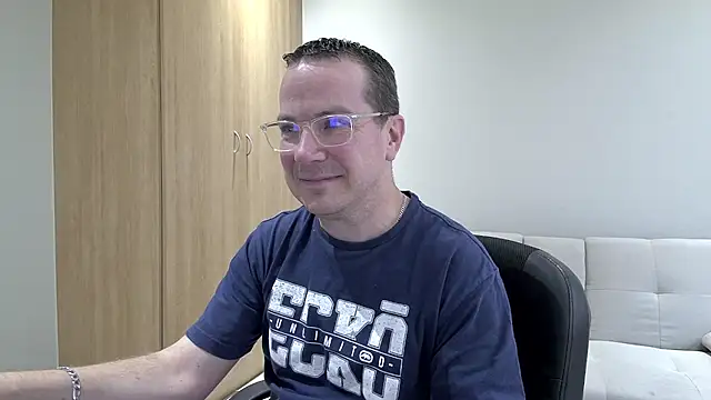 Snapshot of BrettJ81 chatting on October 5, 2025, 2:08 pm BrettJ81 online show from October 5, 2025, 2:08 pm