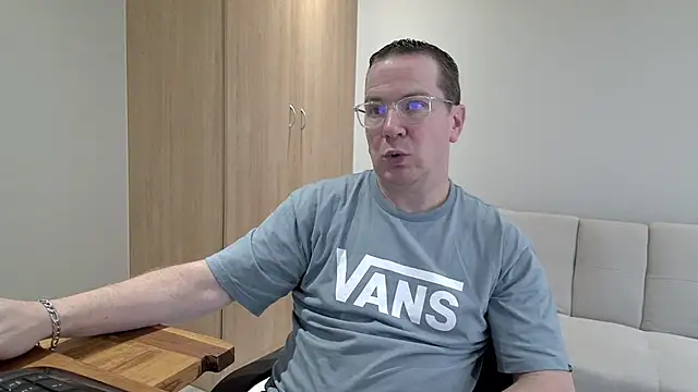 BrettJ81 online show from November 2, 2025, 1:49 pm