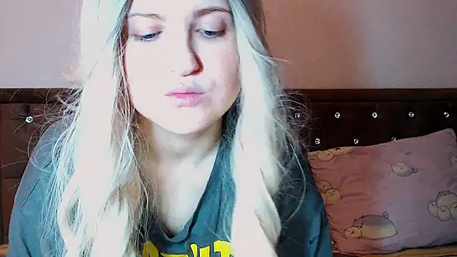 Sara4uu online show from September 25, 2025, 11:33 pm