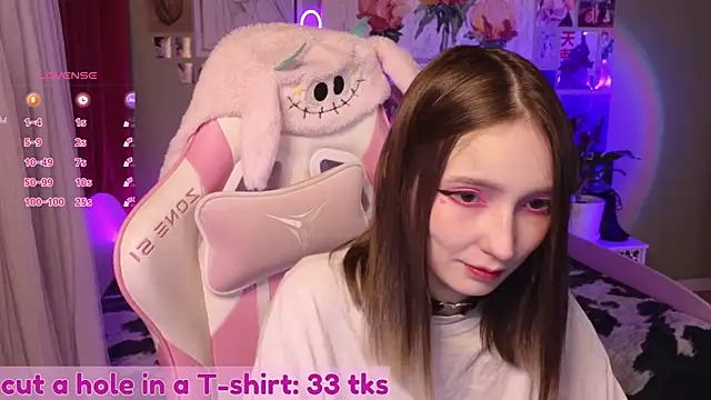 Evie Ro online show from April 12, 2026, 10:46 pm