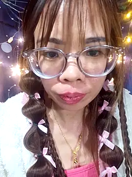   Mai-love19   online show from February 3, 2026, 6:22 am