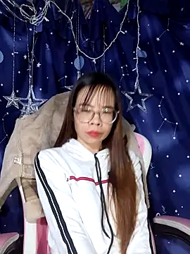   Mai-love19   online show from December 1, 2025, 10:32 pm