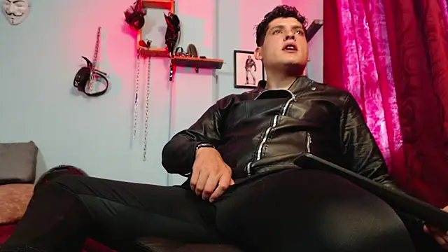 Snapshot of dom2travelersss chatting on November 8, 2025, 8:01 pm dom2travelersss online show from November 8, 2025, 8:01 pm