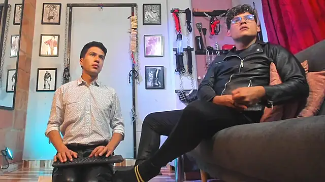 Snapshot of dom2travelersss chatting on January 28, 2025, 2:42 pm dom2travelersss online show from January 28, 2025, 2:42 pm