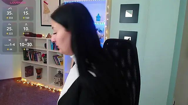 Snapshot of BrianaJoy chatting on December 22, 2025, 6:35 am BrianaJoy online show from December 22, 2025, 6:35 am