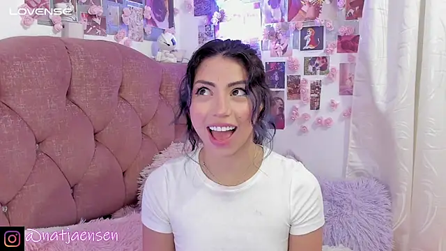 Snapshot of natalie_jaensen chatting on March 16, 2025, 12:01 am natalie jaensen online show from March 16, 2025, 12:01 am