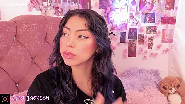 Snapshot of natalie_jaensen chatting on February 18, 2025, 11:08 pm natalie jaensen online show from February 18, 2025, 11:08 pm