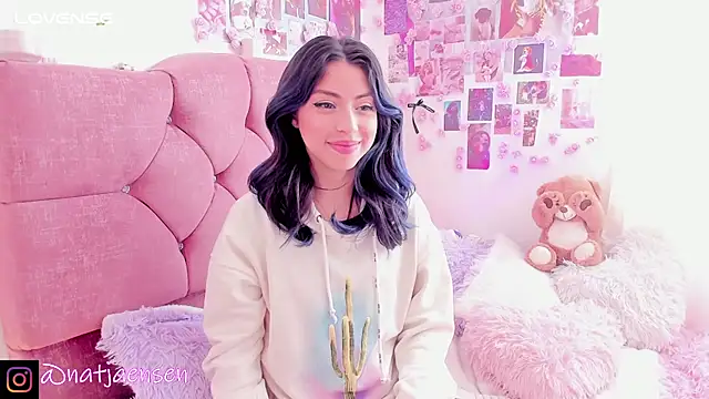 Snapshot of natalie_jaensen chatting on February 14, 2025, 2:44 pm natalie jaensen online show from February 14, 2025, 2:44 pm