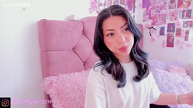 Snapshot of natalie_jaensen chatting on March 13, 2025, 2:33 pm natalie jaensen online show from March 13, 2025, 2:33 pm