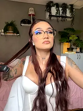 Snapshot of DaniDusan_ chatting on September 21, 2025, 6:13 pm DaniDusan online show from September 21, 2025, 6:13 pm