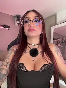 Snapshot of DaniDusan_ chatting on November 30, 2025, 7:25 pm DaniDusan online show from November 30, 2025, 7:25 pm