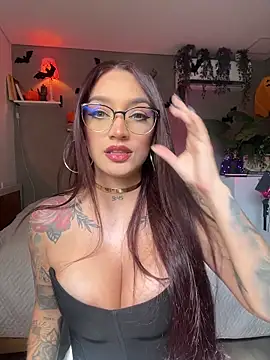 Snapshot of DaniDusan_ chatting on October 17, 2025, 7:15 pm DaniDusan online show from October 17, 2025, 7:15 pm