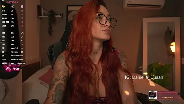 Snapshot of DaniDusan_ chatting on January 20, 2025, 10:37 pm DaniDusan online show from January 20, 2025, 10:37 pm