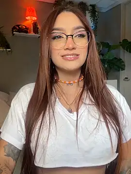 Snapshot of DaniDusan_ chatting on October 3, 2025, 4:19 pm DaniDusan online show from October 3, 2025, 4:19 pm