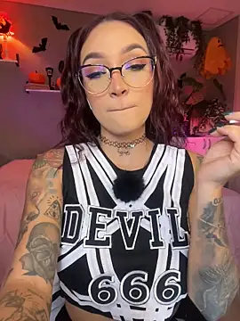 Snapshot of DaniDusan_ chatting on October 28, 2025, 7:13 pm DaniDusan online show from October 28, 2025, 7:13 pm